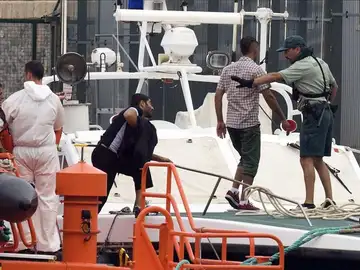 Salvamento Marítimo y la Guardia Civil interceptan inmigrantes ilegales Salvamento Marítimo y la Guardia Civil interceptan inmigrantes ilegales