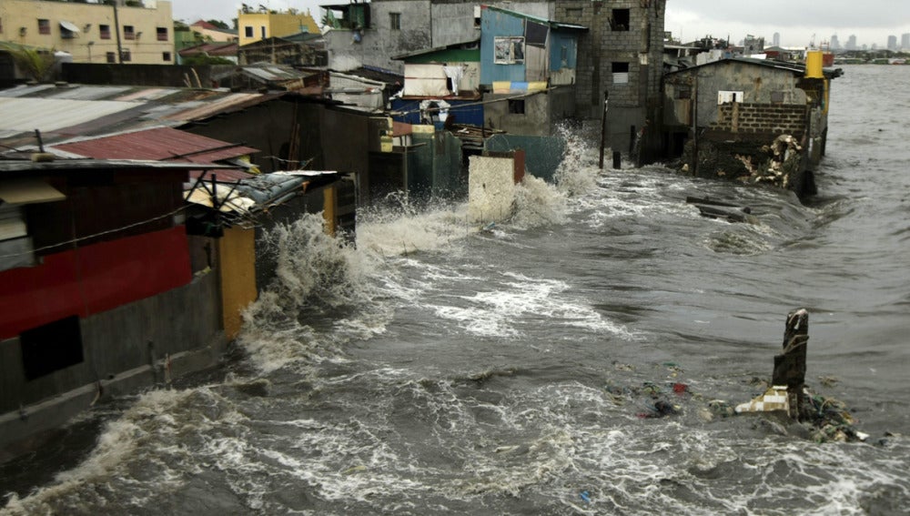El tifón 'Saola' arrasa Filipinas