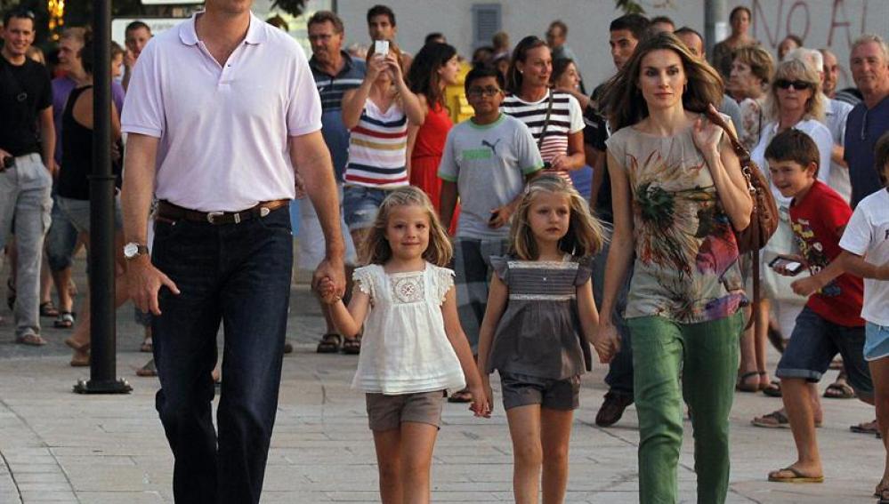Los Príncipes de Asturias de excursión con sus hijas en Palma