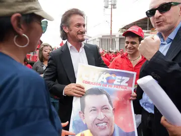 Sean Penn y Hugo Chávez Sean Penn y Hugo Chávez