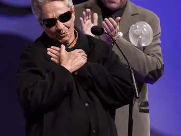 Joaquín Sabina llora a Chavela Vargas Joaquín Sabina llora a Chavela Vargas