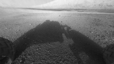 Curiosity hace ejercicios de brazo al mes de llegar a Marte