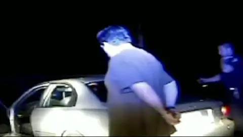 Policía detiene un coche Policía detiene un coche