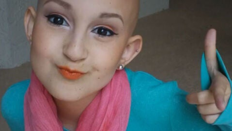 Una joven con c&aacute;ncer conmueve a los internautas