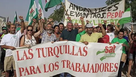 Gordillo y los jornaleros abandonan Las Turquillas Gordillo y los jornaleros abandonan Las Turquillas