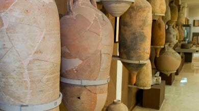 Un ánfora romana encontrada en Málaga en 1960 contiene vino de la época