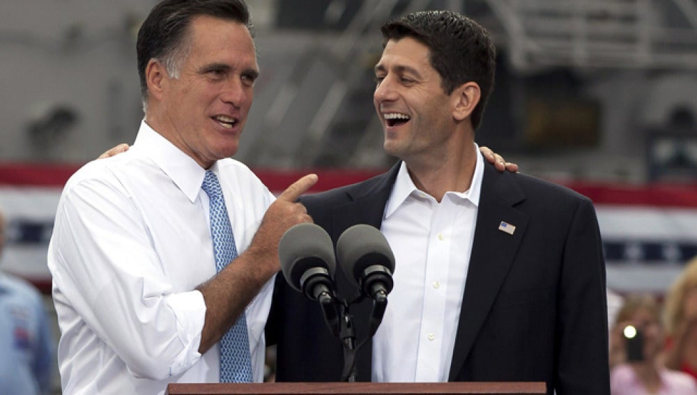 Paul Ryan, junto a Mitt Romney