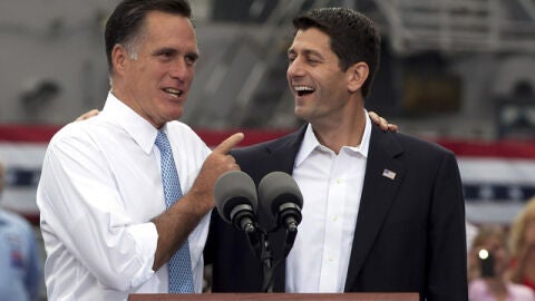 Paul Ryan, junto a Mitt Romney