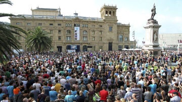 Miles de personas exigen en San Sebastián la liberación de Uribetxebarria