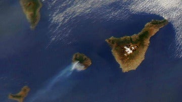 Imágen del incendio de La Gomera tomada por el el satélite Terra de la NASA 