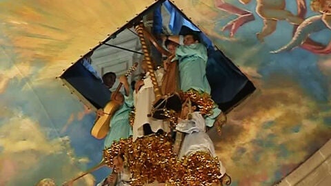 La localidad alicantina de Elche celebra su Misterio como cada 15 de agosto