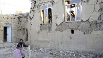 Damnificados del terremoto en la localidad de Varzaqan