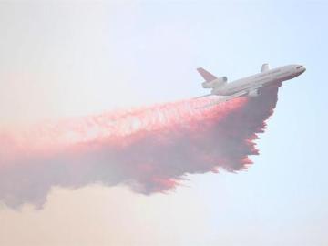 El fuego arrasa más de dos mil hectáreas en California