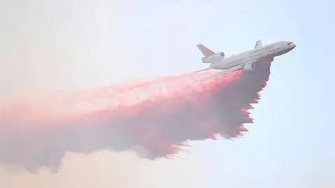 El fuego arrasa más de dos mil hectáreas en California El fuego arrasa más de dos mil hectáreas en California