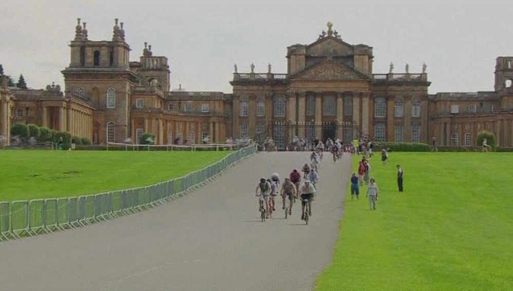 Oxford celebra la primera carrera de bicicletas plegables