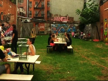 Un solar de Nueva York se alquila como lugar de reencuentro y barbacoas Un solar de Nueva York se alquila como lugar de reencuentro y barbacoas
