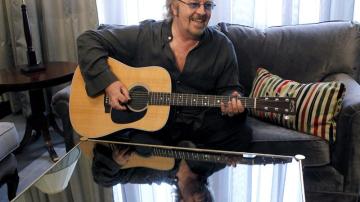 Umberto Tozzi a la guitarra