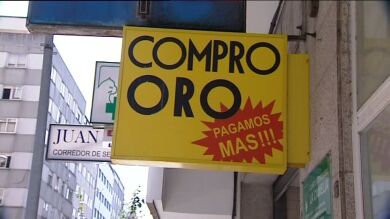 Los negocios de compraventa de oro tienen lista de espera a raíz de la crisis por coronavirus