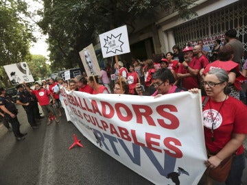 Trabajadores de RTVV protestan por los recortes