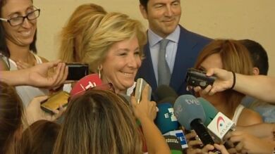 Aguirre responde con una sonrisa al ser preguntada por Eurovegas