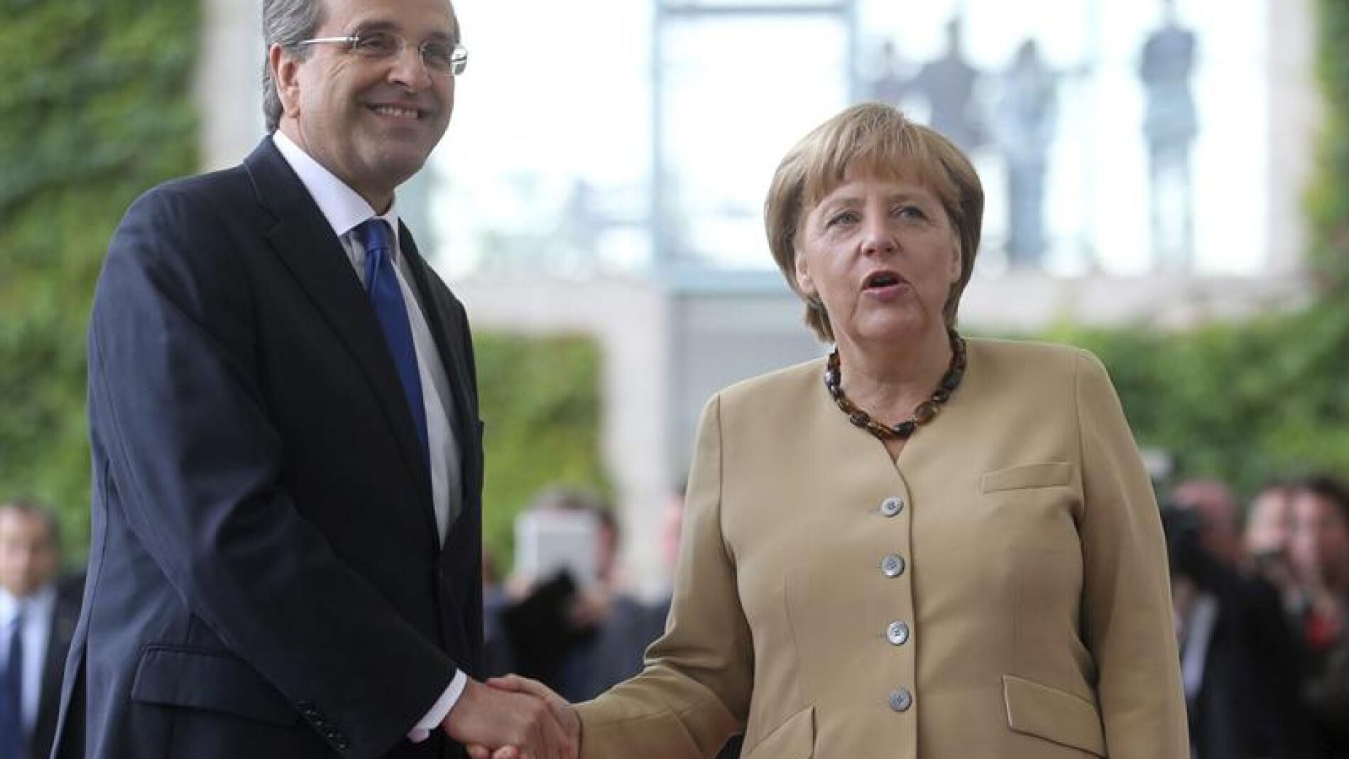 Merkel se re&uacute;ne con Samaras para hablar sobre Grecia