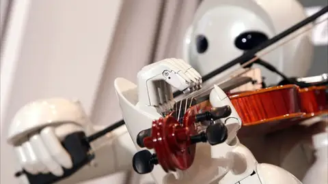 Música clásica interpretada por robots Música clásica interpretada por robots