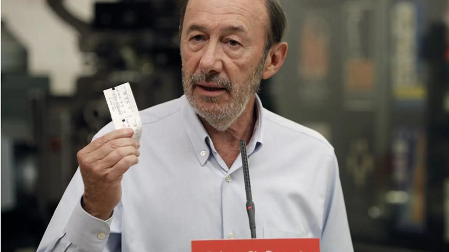 Rubalcaba plantea gravar la Lotería para no subir el IVA escolar ni cultural Rubalcaba plantea gravar la Lotería para no subir el IVA escolar ni cultural