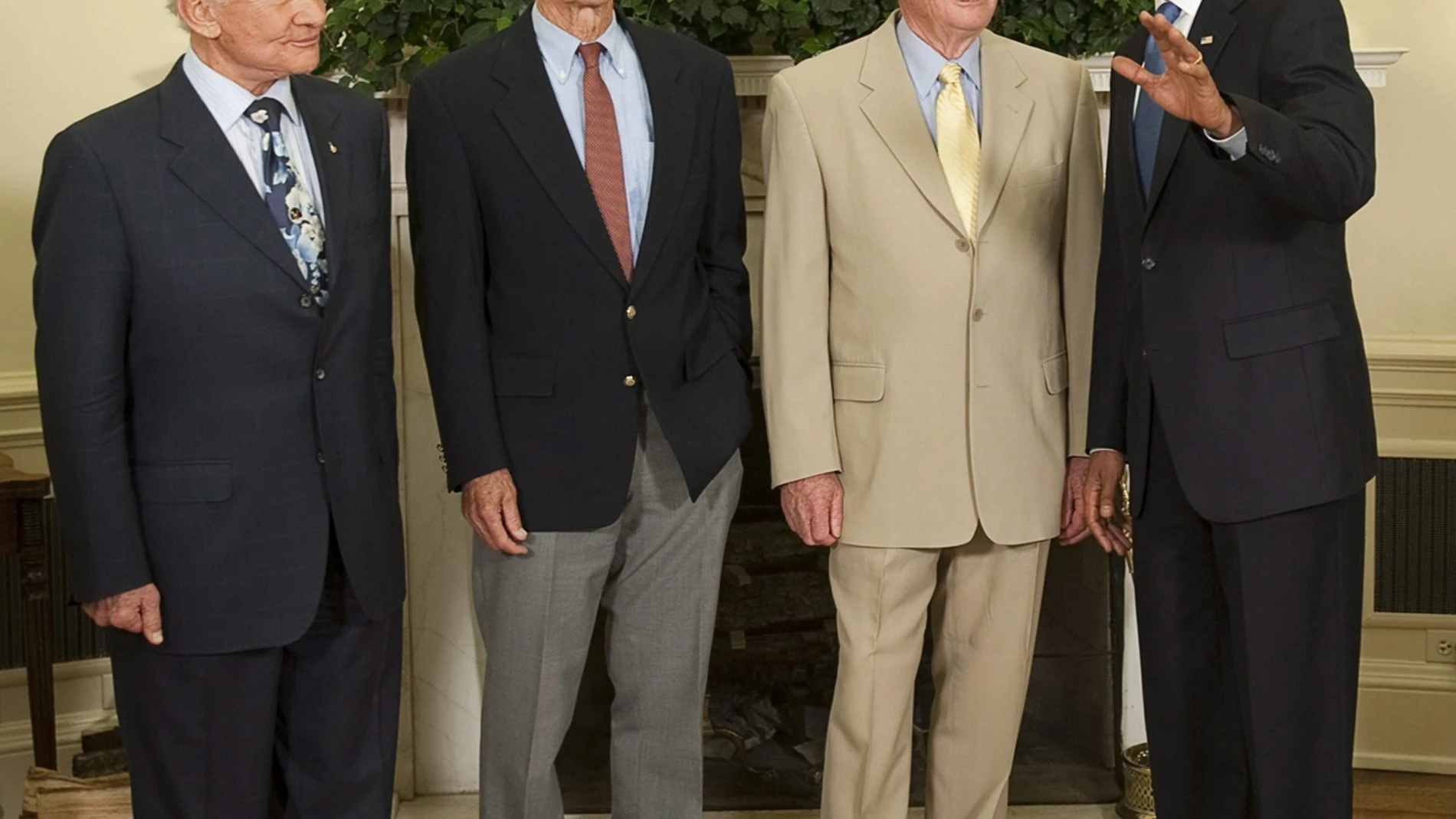 Barack Obama, junto a los tripulantes del Apolo 11 Barack Obama, junto a los tripulantes del Apolo 11