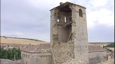 Se derrumba la torre de la iglesia de Valdespina