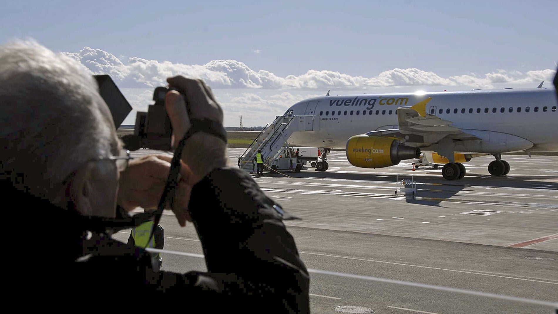Escoltan un avi&oacute;n de Vueling hasta Holanda