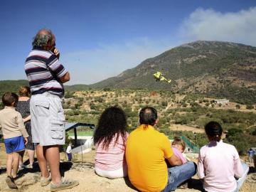 Continúa activo el incendio declarado en la Sierra de Gredos 