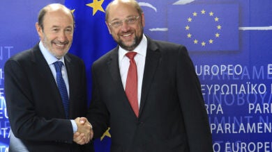 Rubalcaba espera que el BCE actúe y no exija más sufrimiento a los españoles 