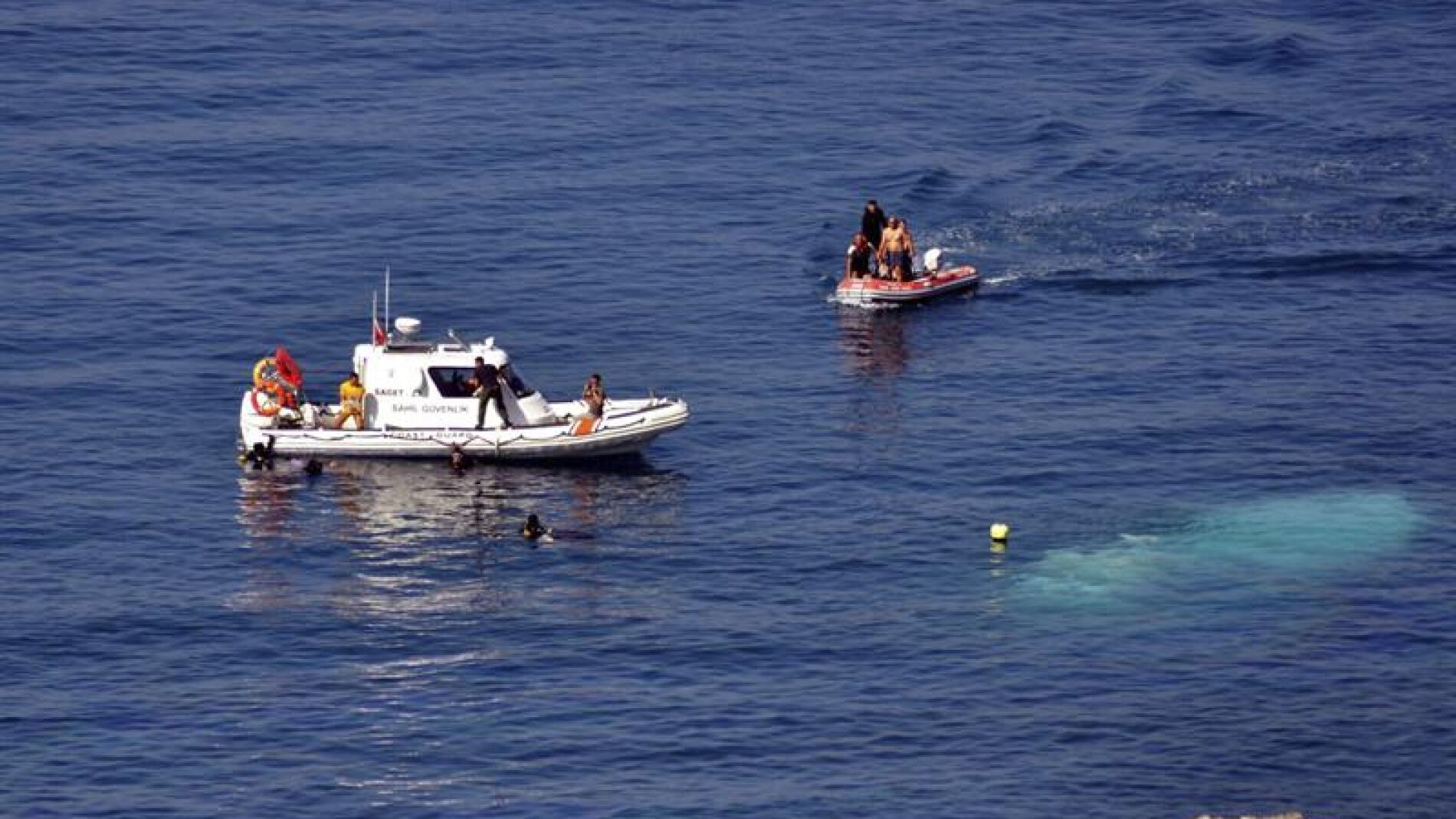 La guardia costera turca busca el barco naufragado