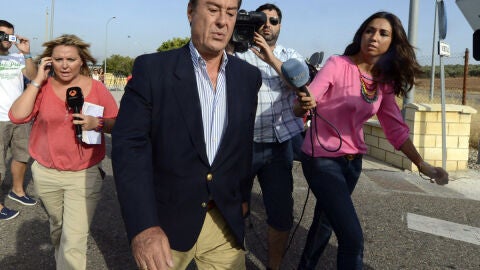 El abogado de Bret&oacute;n a la salida de la c&aacute;rcel