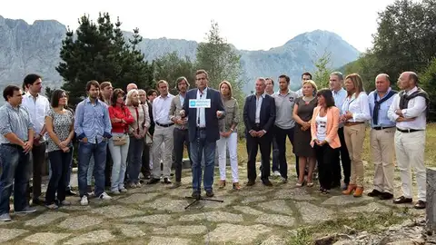 El PP vasco presenta a los tres cabezas de lista de cara a las próximas elecciones del 21 de octubre El PP vasco presenta a los tres cabezas de lista de cara a las próximas elecciones del 21 de octubre