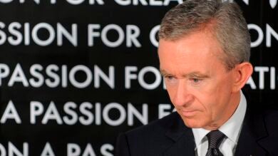 Bernard Arnault, el hombre más rico de Francia, seguirá tributando en París