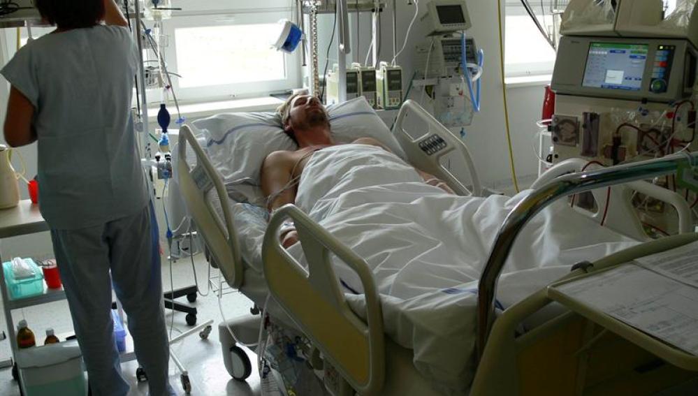 Hombre ingresado por la ingesta de alcohol adulterado en República Checa