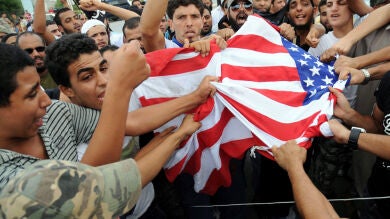  La Policía tunecina dispersa una protesta cerca de la Embajada de Estados Unidos 