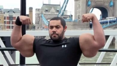 El hombre con los bíceps más grandes del mundo
