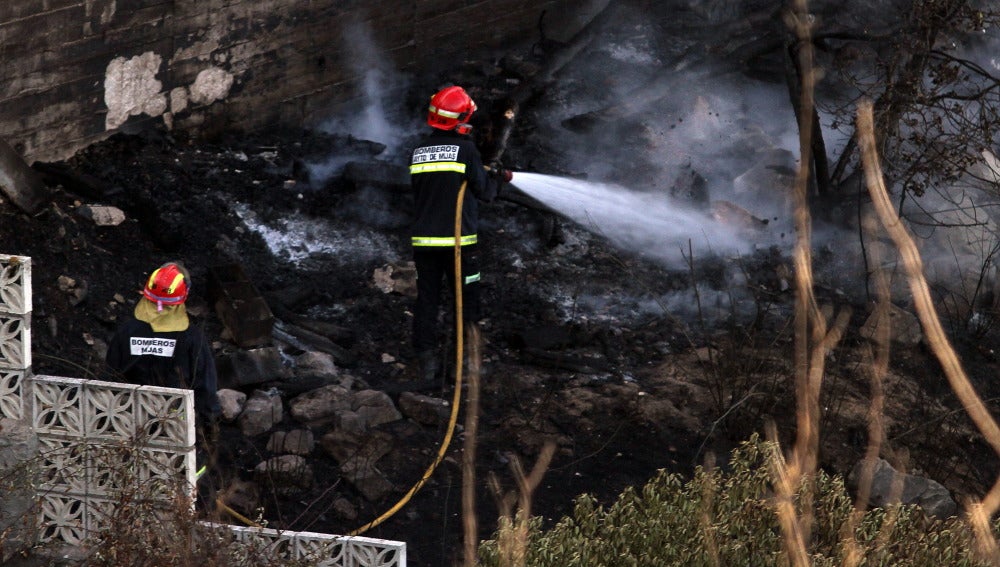 Bomberos sofocan el incendio de Mijas