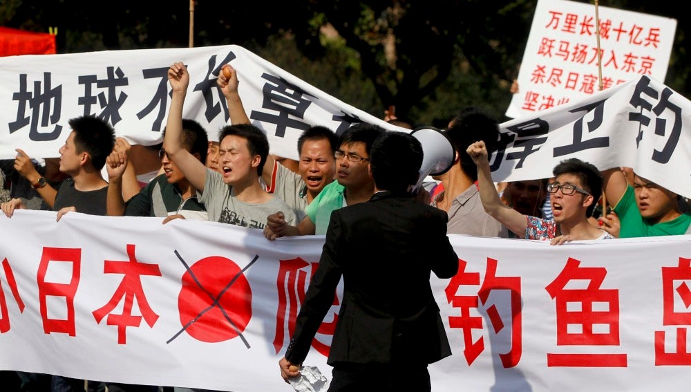 Manifestantes japoneses ante la embajada China