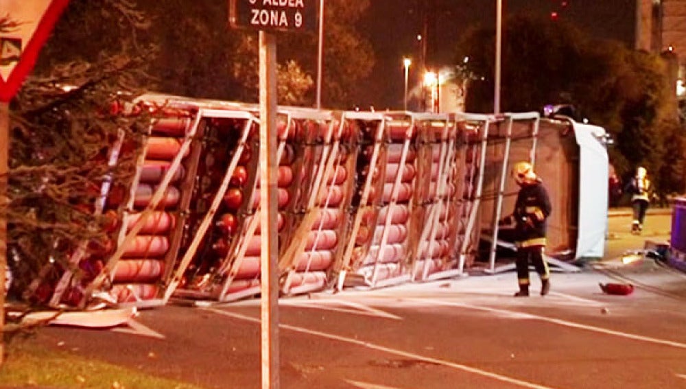 Vuelca un camión en Barakaldo