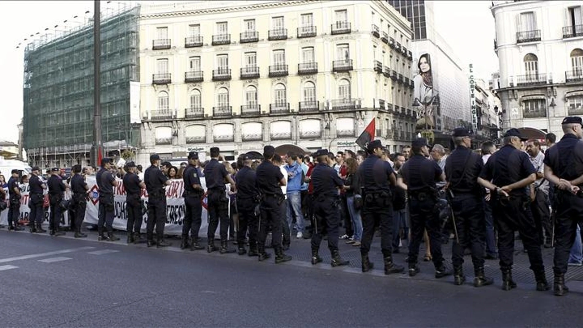 Miles de personas se manifiestan en el centro de Madrid Miles de personas se manifiestan en el centro de Madrid