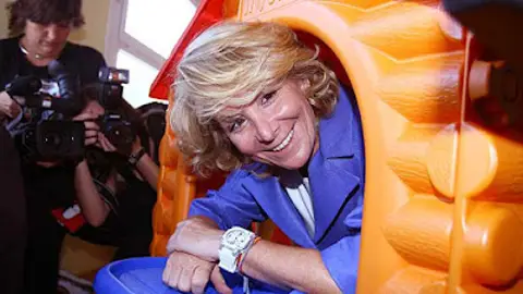 Esperanza Aguirre muestra su lado más infantil Esperanza Aguirre muestra su lado más infantil