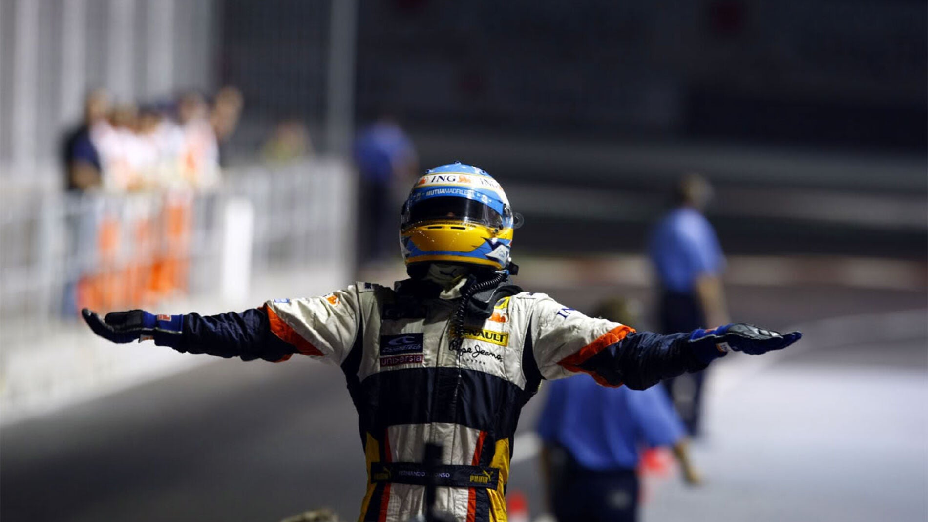 Alonso gan&oacute; en Singapur con Renault en 2008