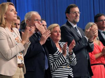 Rajoy junto a los padres y la hermana de Miguel Ángel Blanco Rajoy junto a los padres y la hermana de Miguel Ángel Blanco