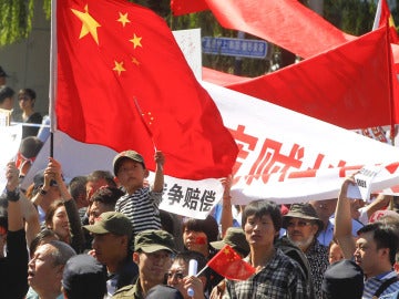 Decenas de miles de personas en las calles de China muestran su rechazo a Japón