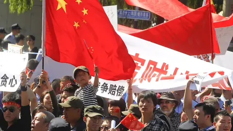 Decenas de miles de personas en las calles de China muestran su rechazo a Japón Decenas de miles de personas en las calles de China muestran su rechazo a Japón