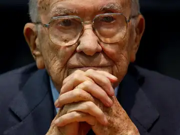 Muere Santiago Carrillo a los 97 años Muere Santiago Carrillo a los 97 años