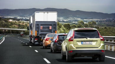 Conducir sin tocar el volante, ya es posible